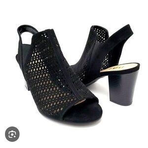 NWT Unisa Pryce Peep Toe Sandals